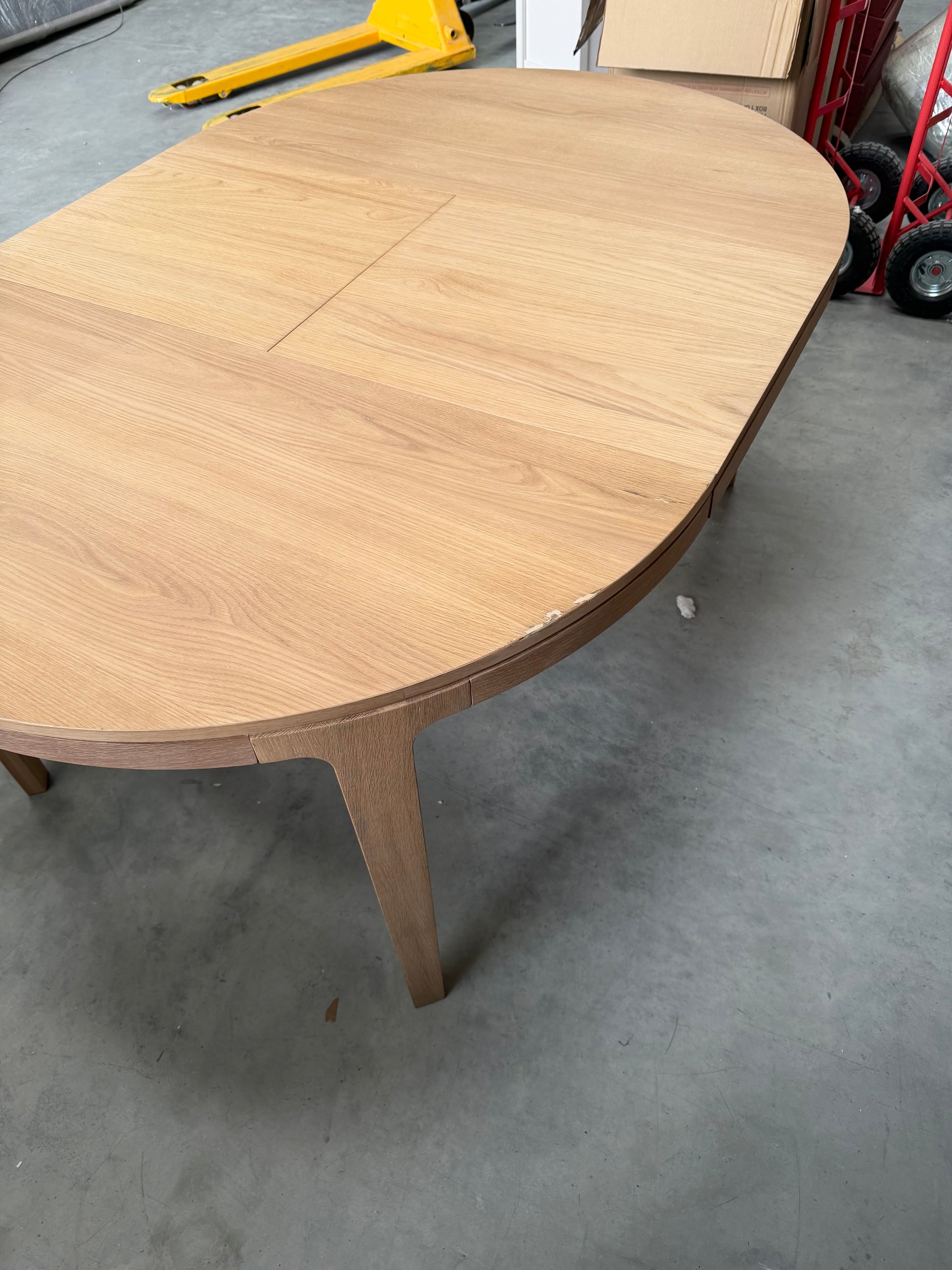 MIRA II RND TBLE EXT OAK