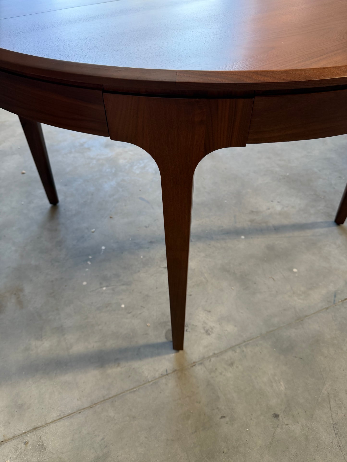 La Redoute AM.PM Sanara Walnut and Veneer Extendable Round Table 4 - 8 People
