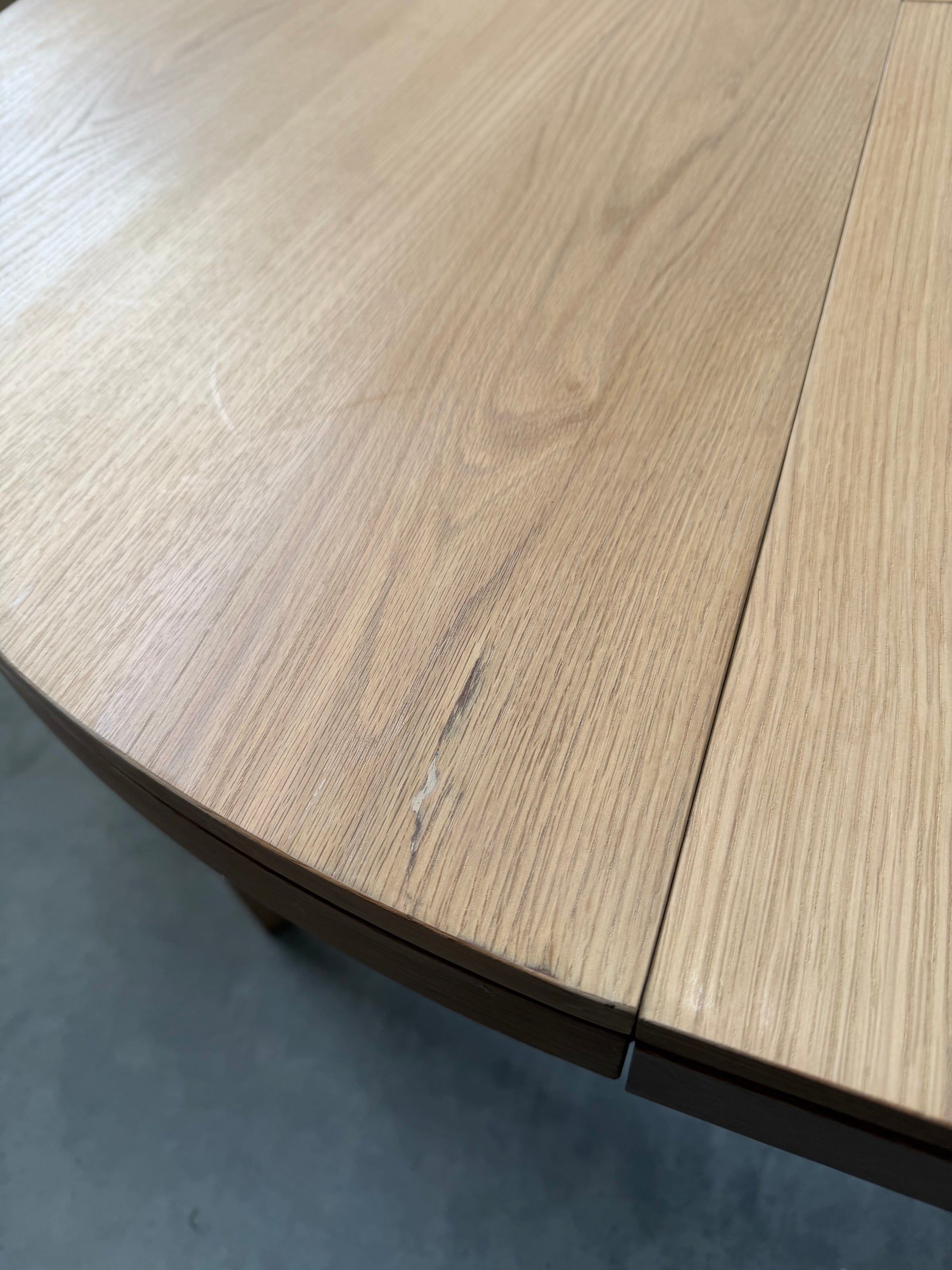 MIRA II RND TBLE EXT OAK