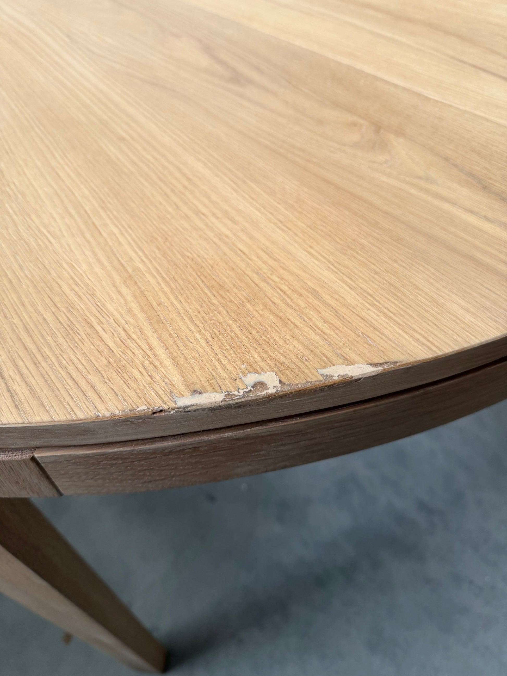 MIRA II RND TBLE EXT OAK