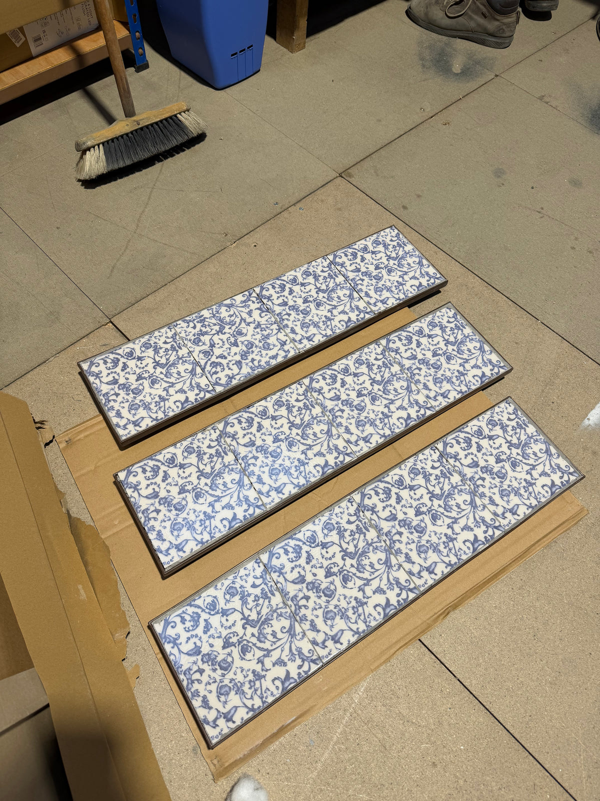 Fallen Fruits Chinoiserie Ceramic Tile 3 Step Etagere Plant Stand, Blue