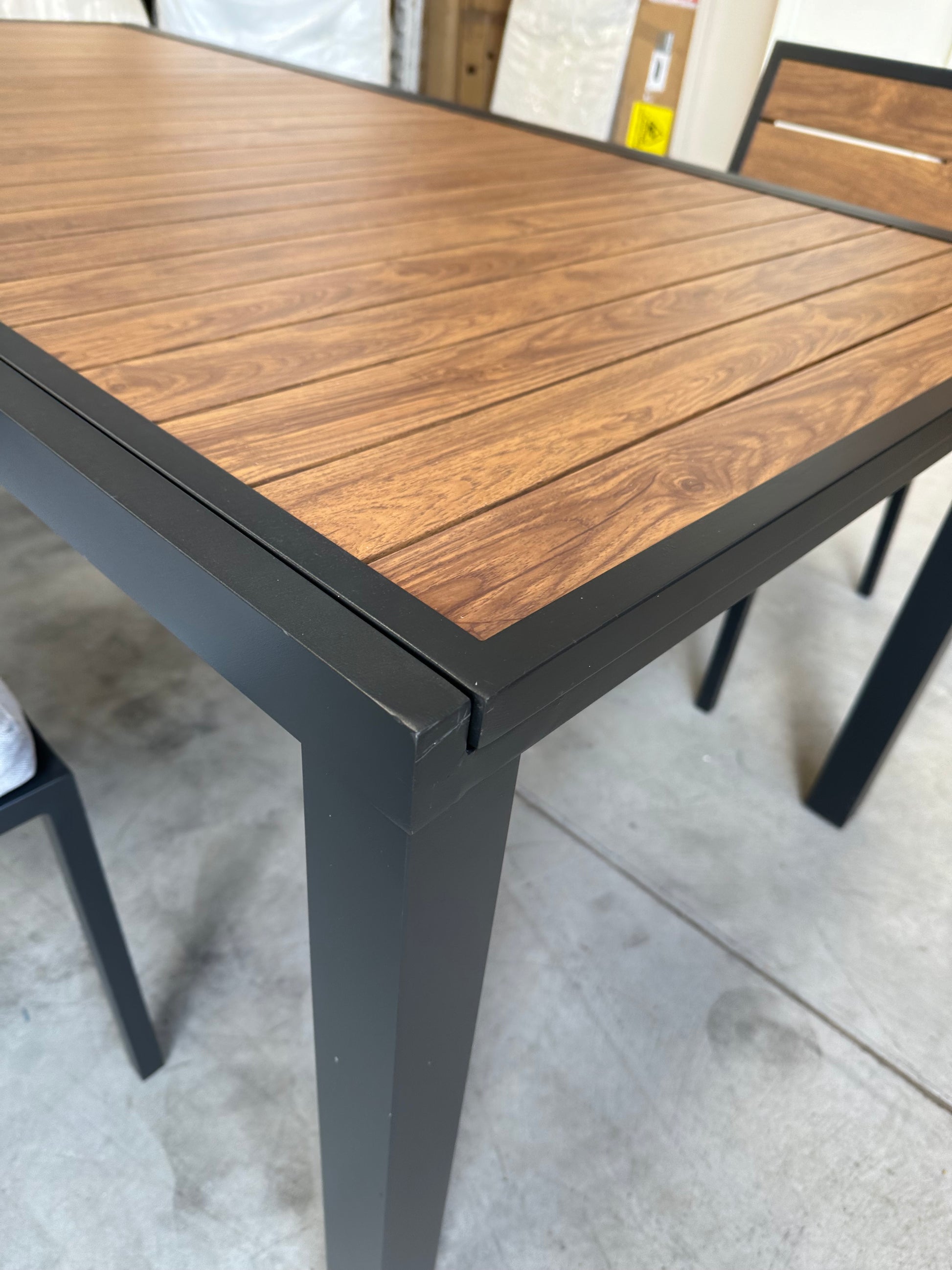 Platform extending table set