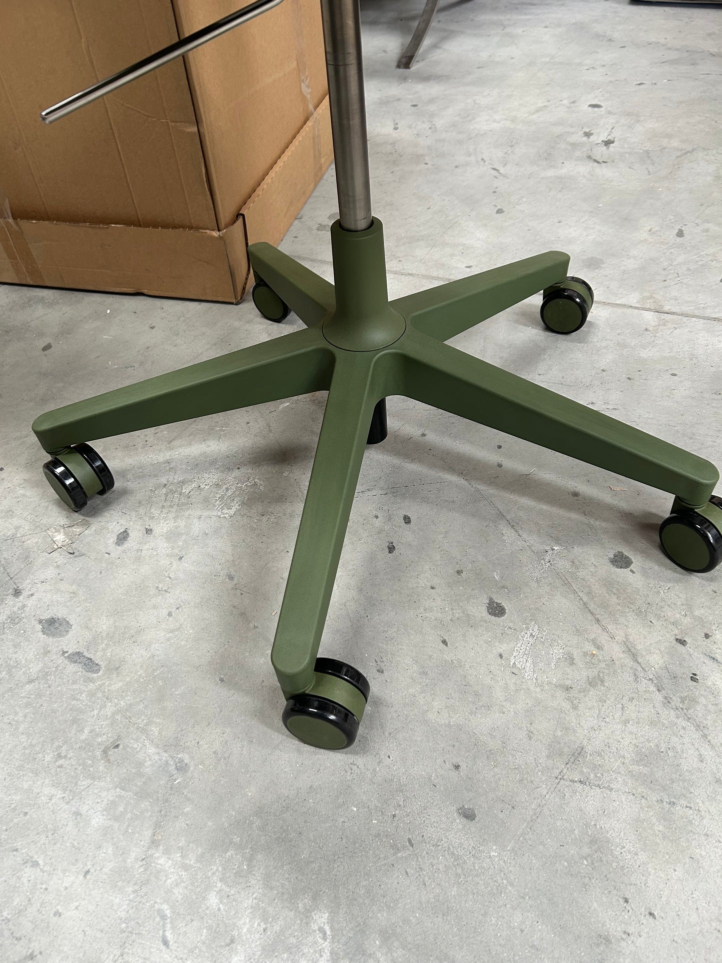 Herman miller Zeph Fixed Arms Chair Green