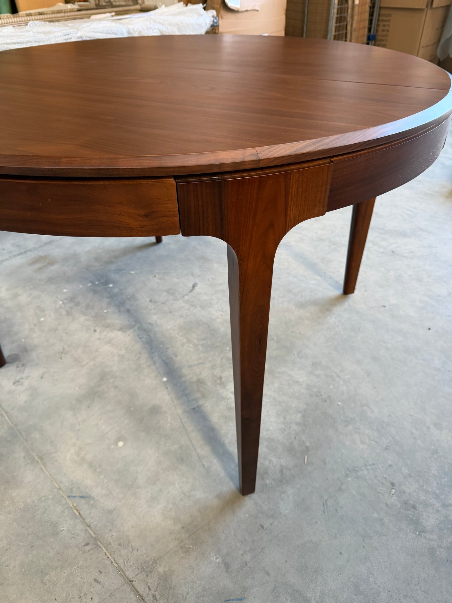 La Redoute AM.PM Sanara Walnut and Veneer Extendable Round Table 4 - 8 People
