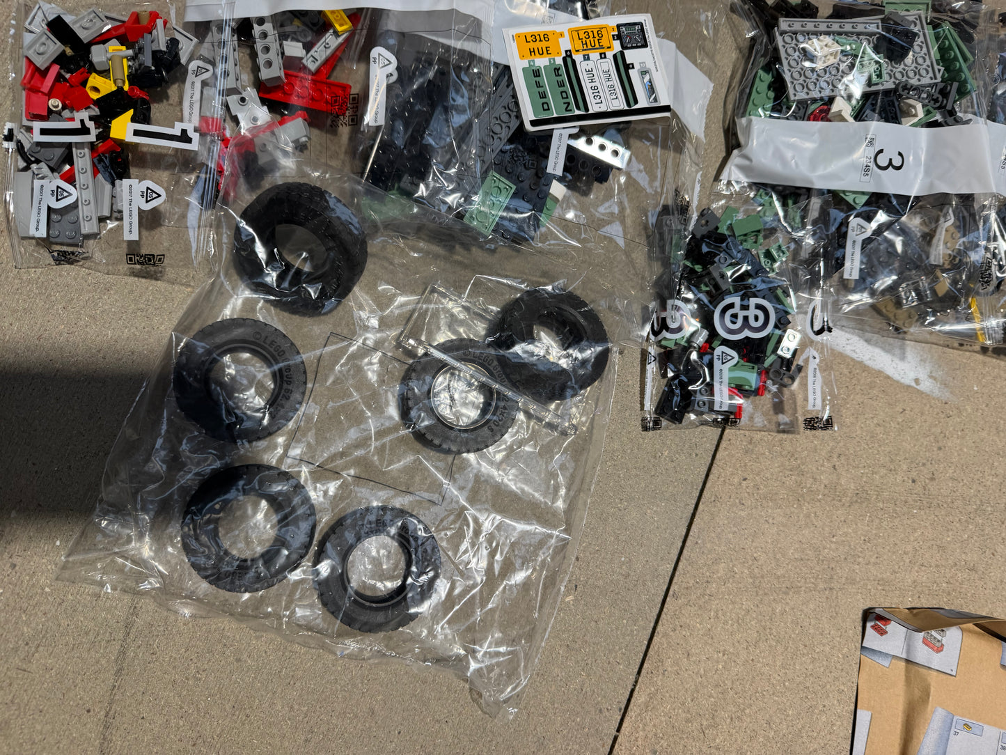 LEGO Icons 10317 Land Rover Classic Defender 90