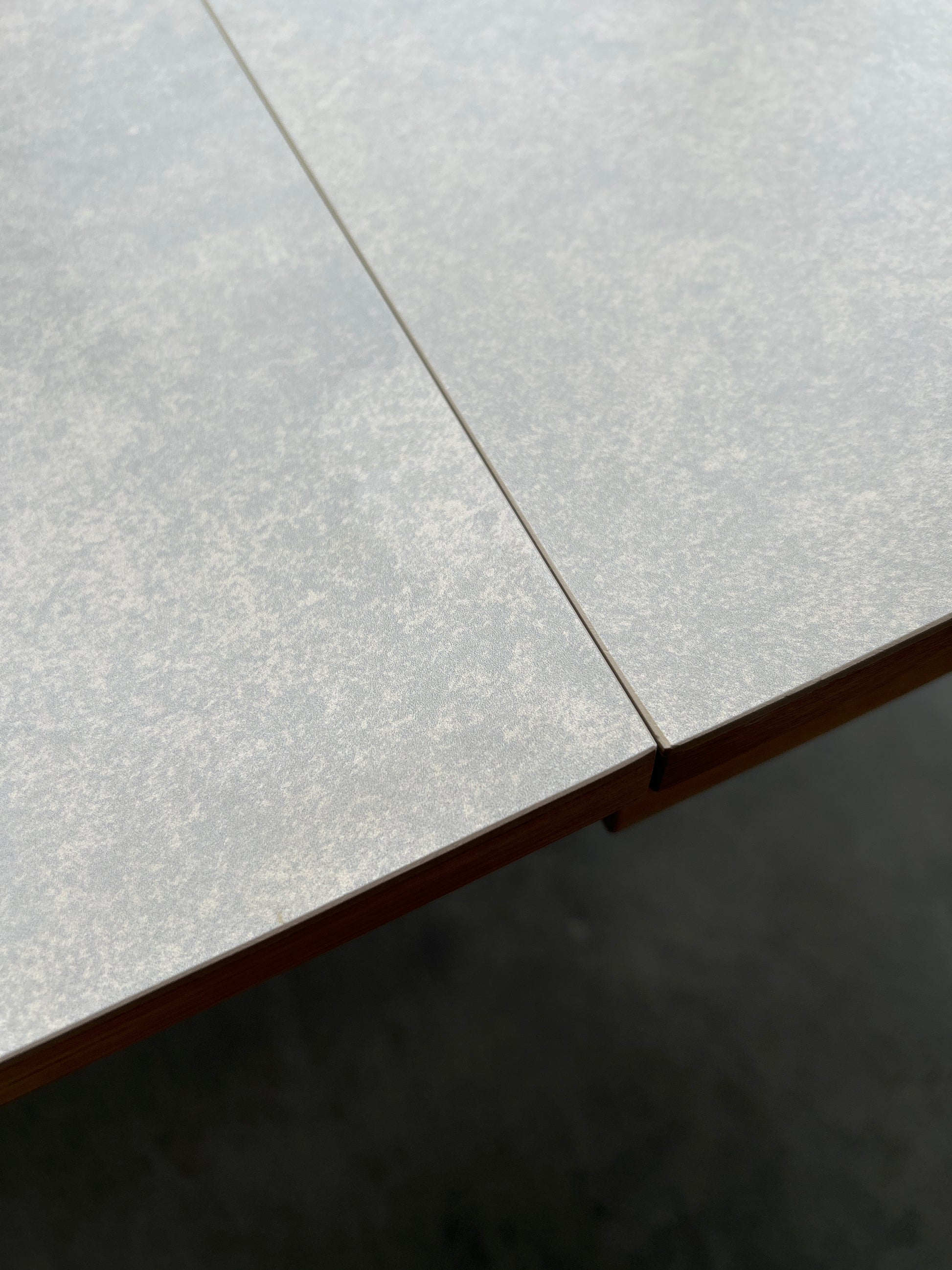 Mira ceramic dining tbl AS03