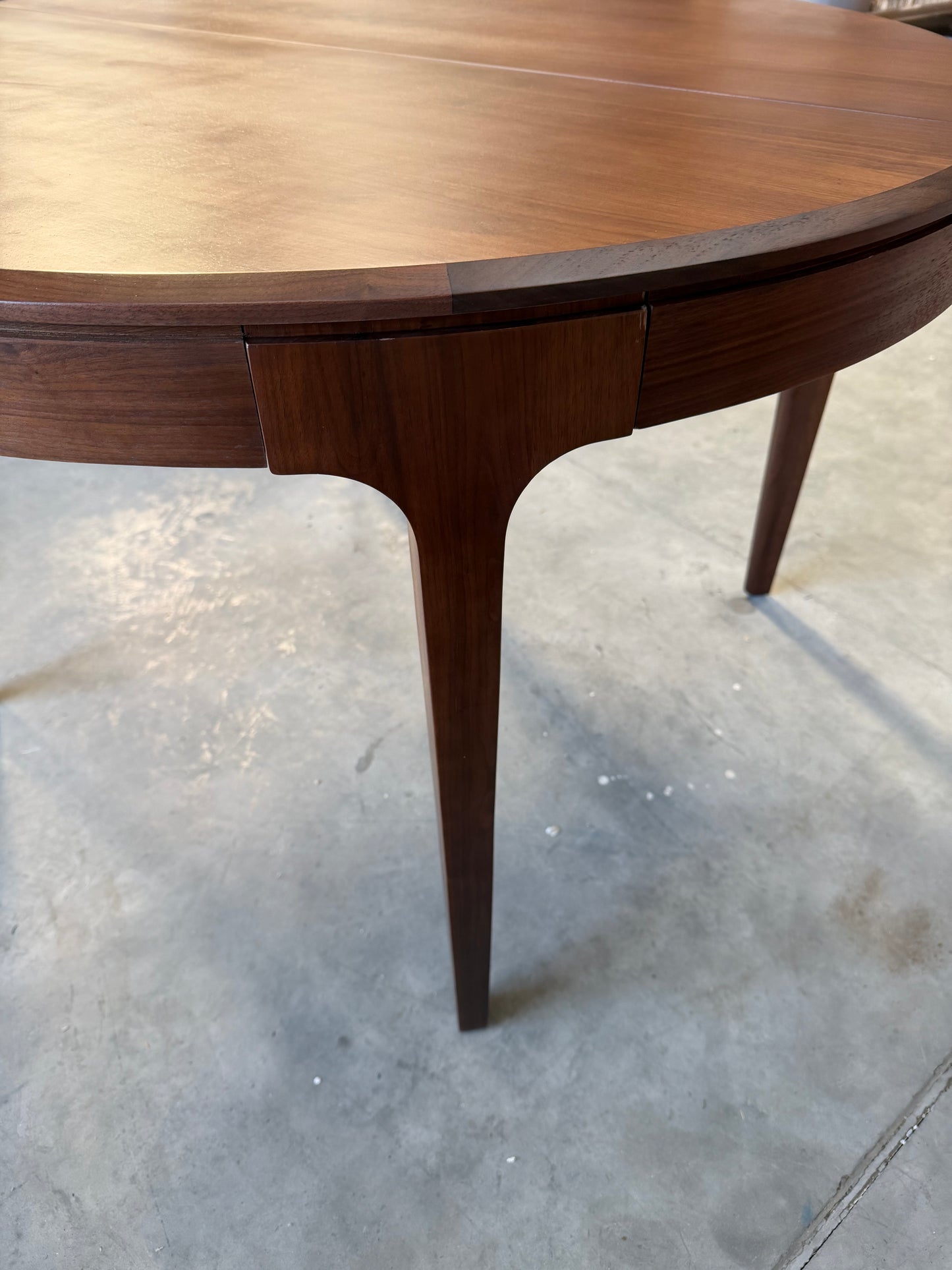 La Redoute AM.PM Sanara Walnut and Veneer Extendable Round Table 4 - 8 People