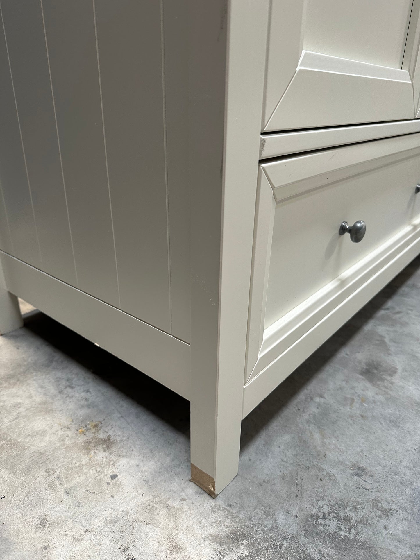 Julian Bowen Maine Triple Wardrobe with 2 Drawers Cream