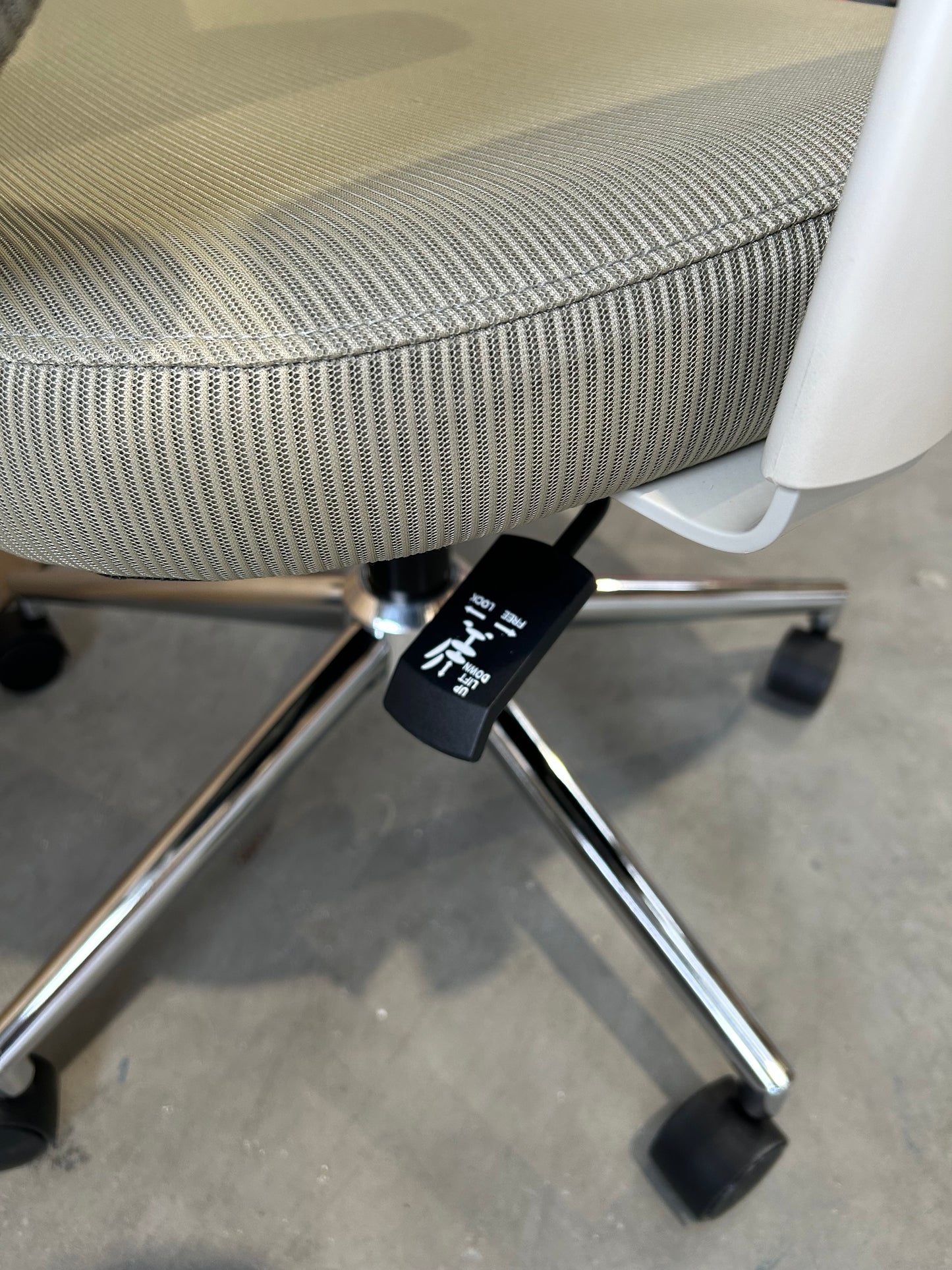 DORSAL OFFICE CHAIR BEIGE