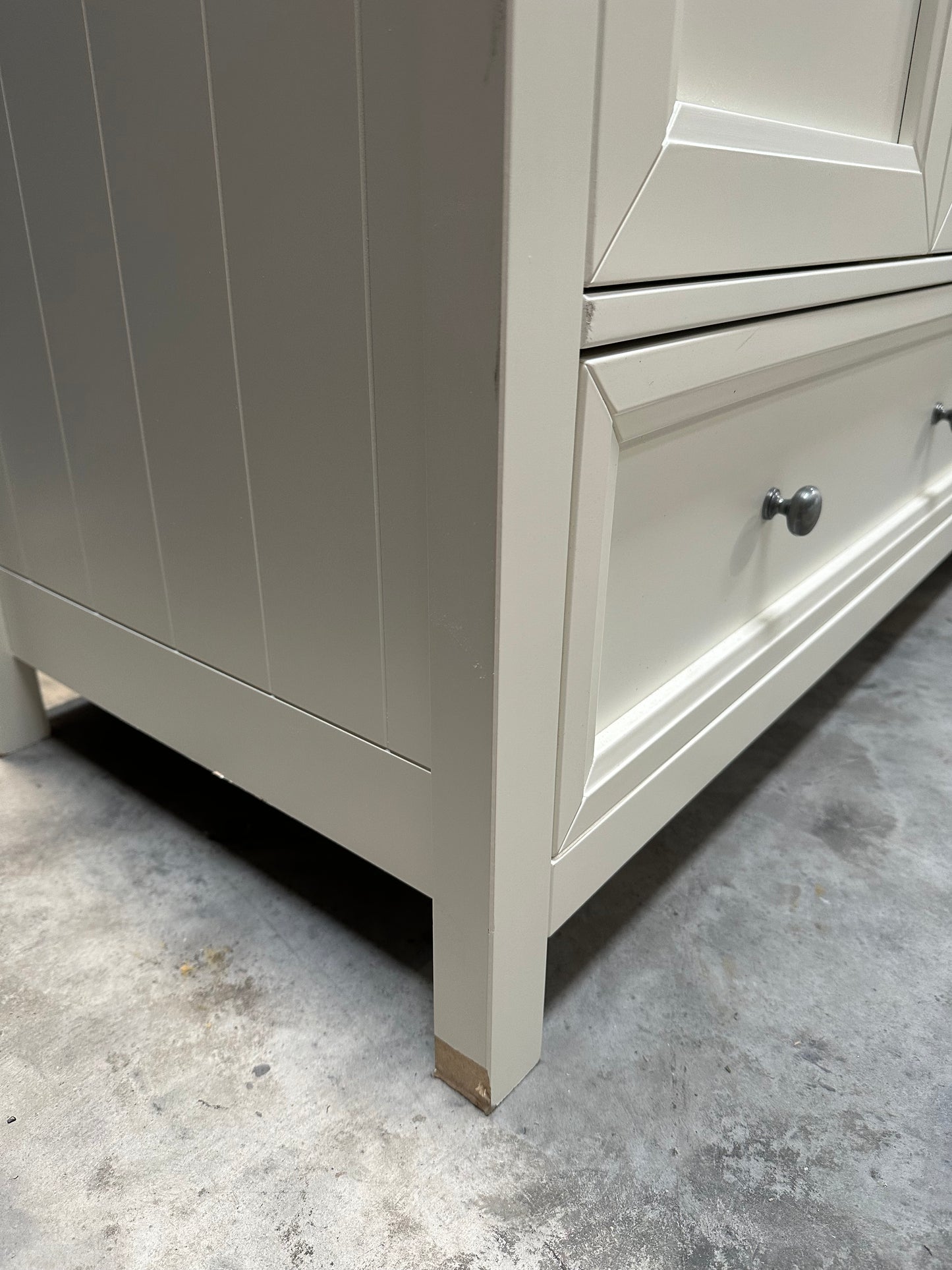 Julian Bowen Maine Triple Wardrobe with 2 Drawers Cream