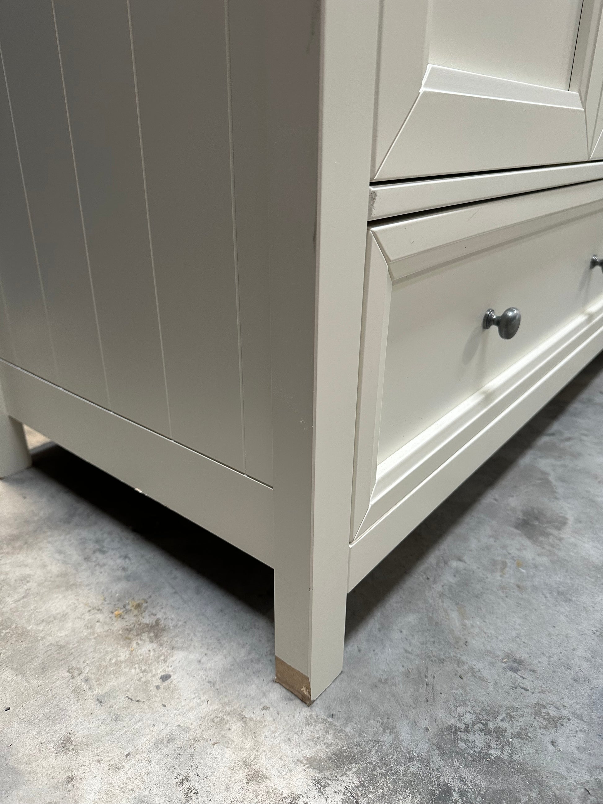 Julian Bowen Maine Triple Wardrobe with 2 Drawers Cream