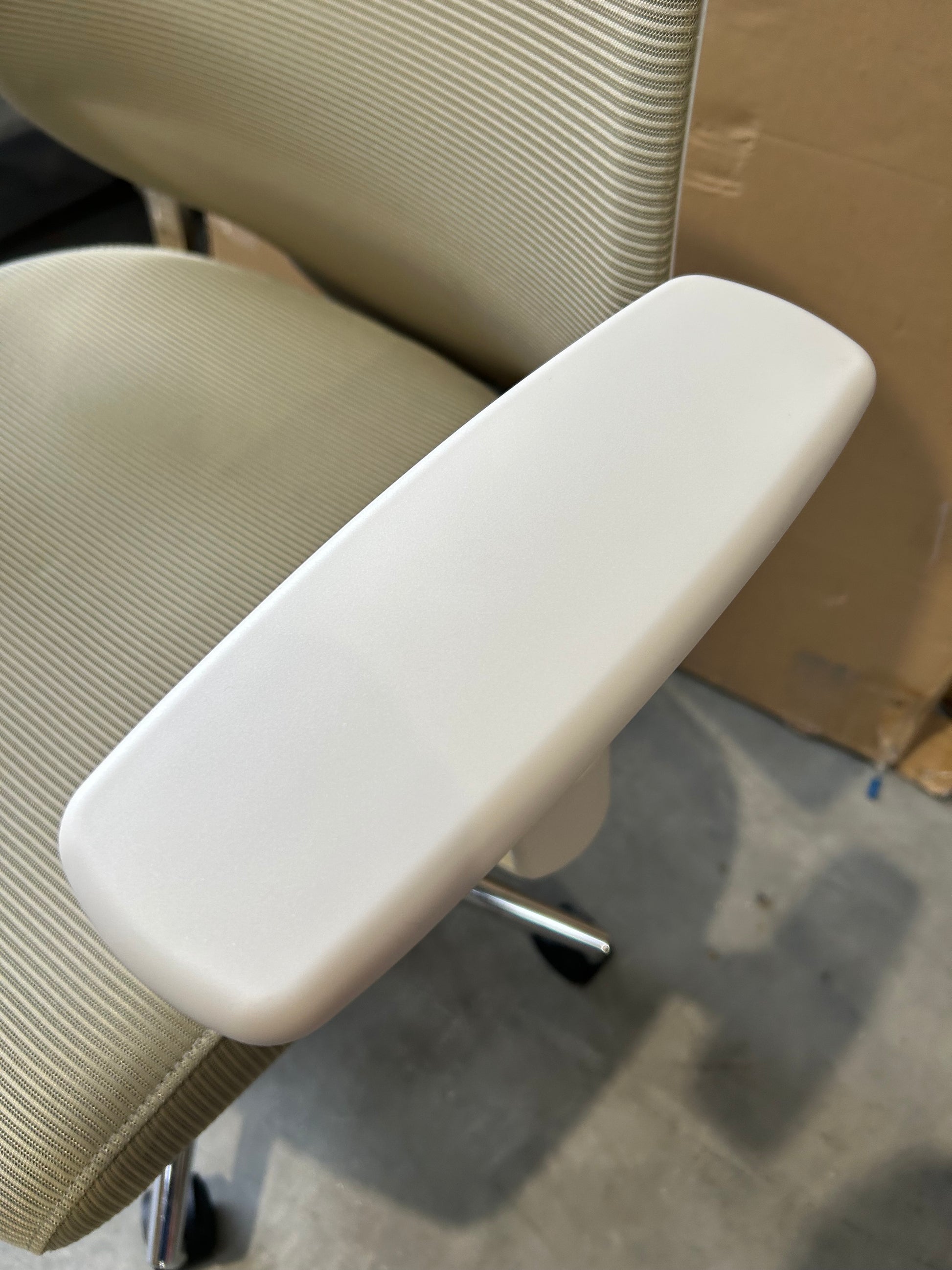 DORSAL OFFICE CHAIR BEIGE