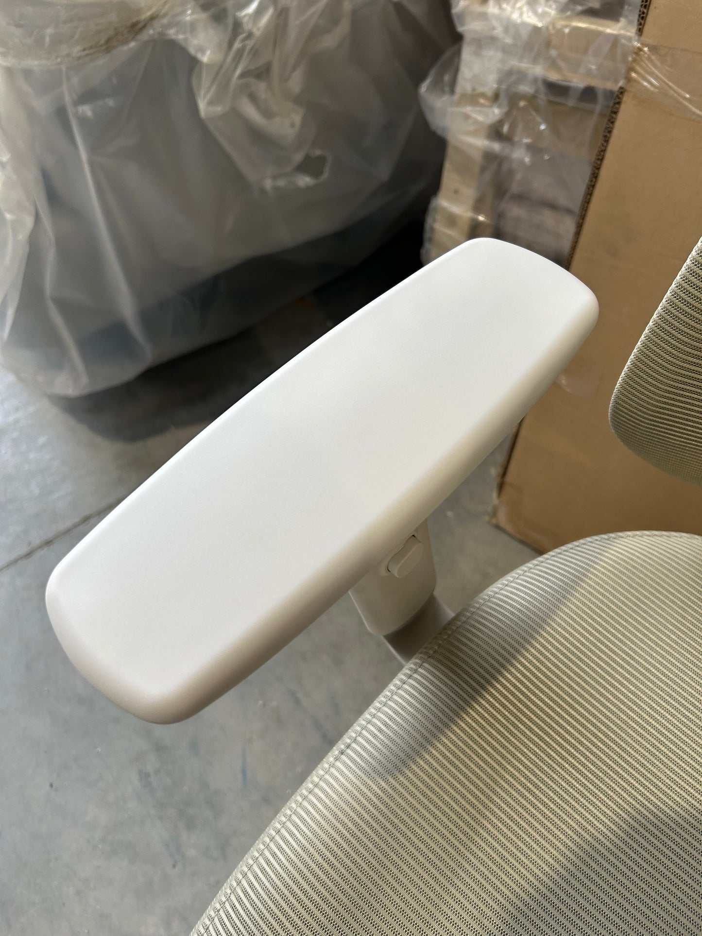 DORSAL OFFICE CHAIR BEIGE