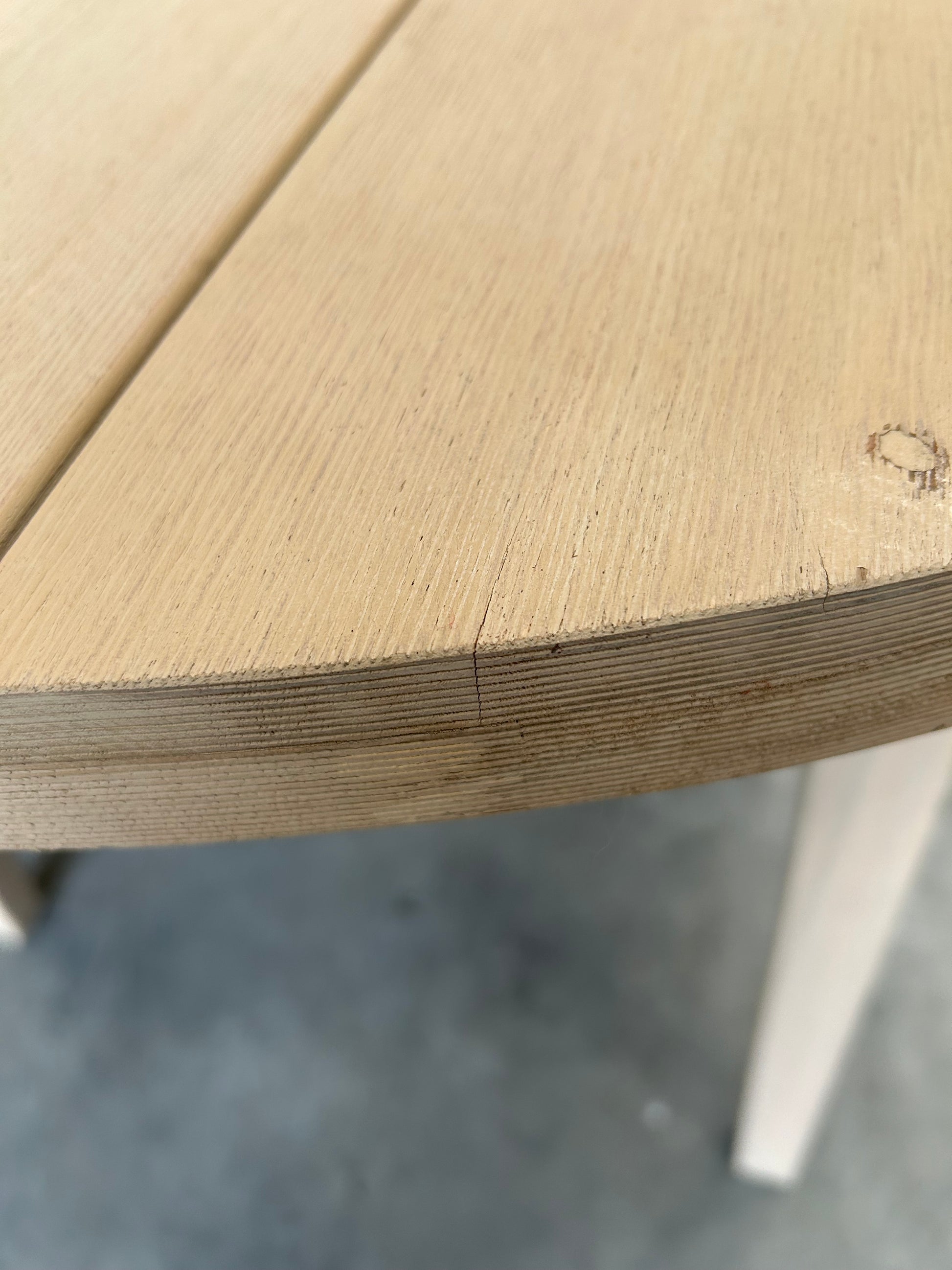 ohn Lewis Burford Round Garden Dining Table, 100cm