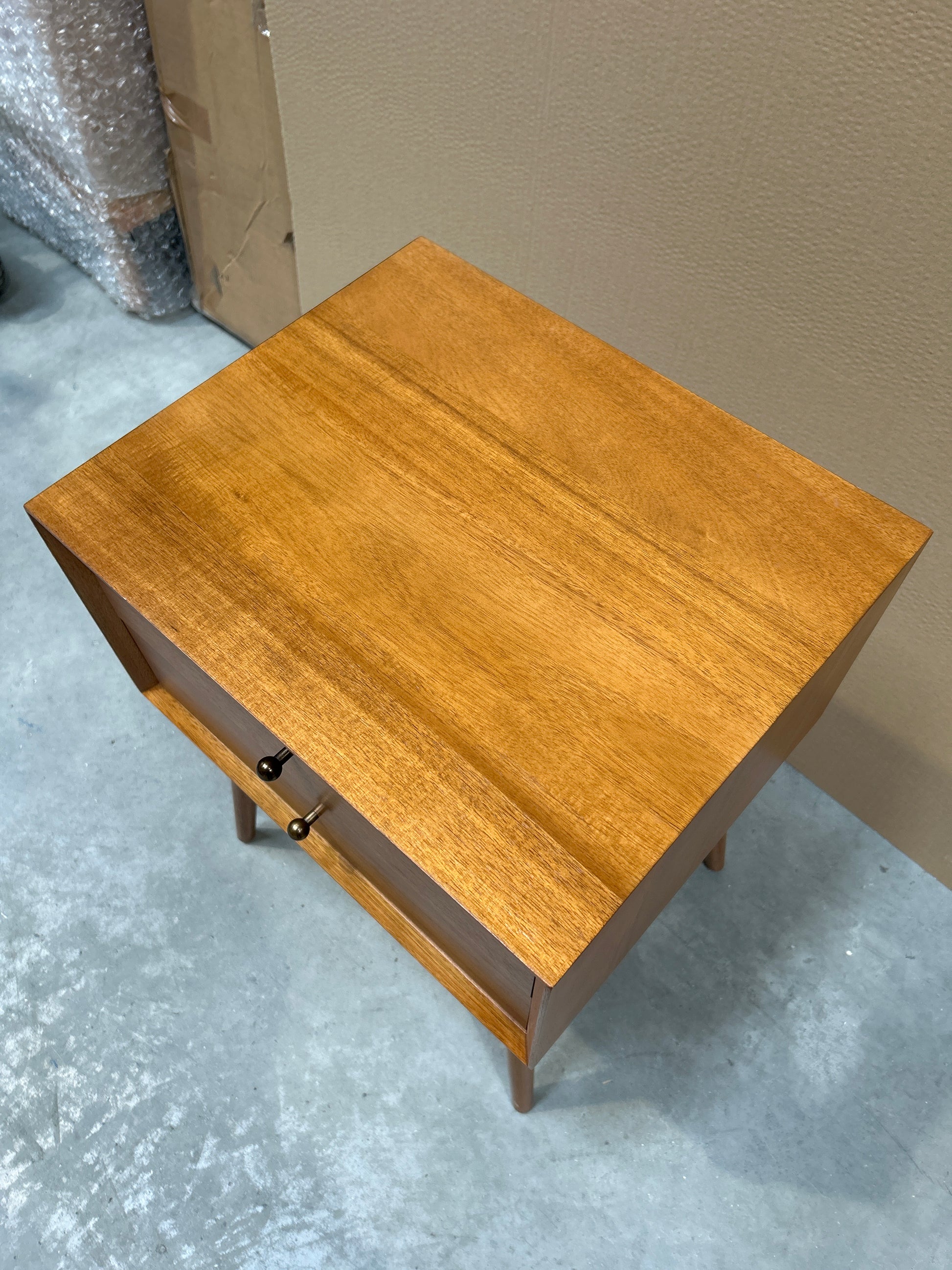 MID CENT BEDSIDE - LIST