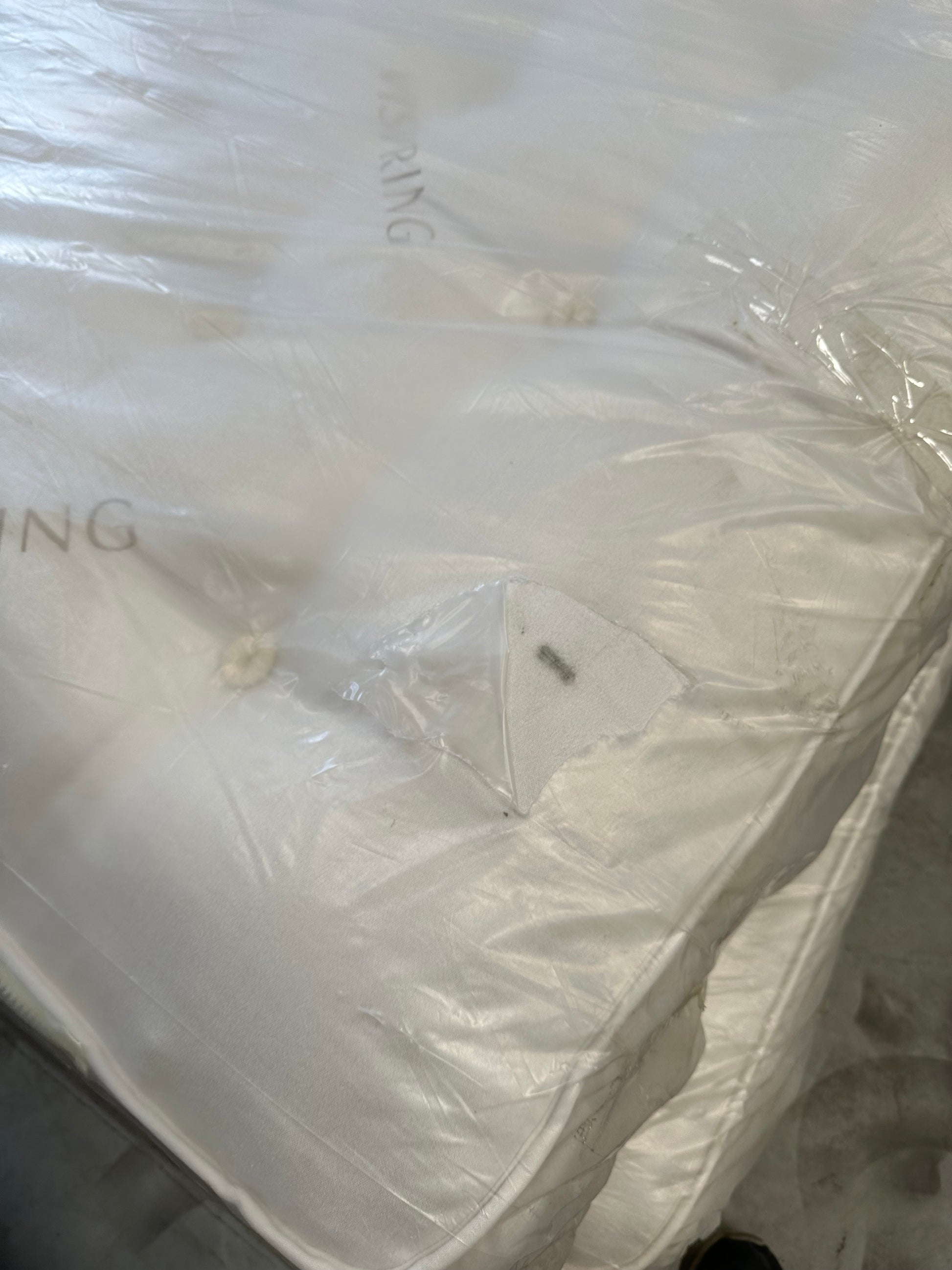 Vispring Woolacombe Supreme 2000 Zip Link Mattress Medium Tension, Super King Size