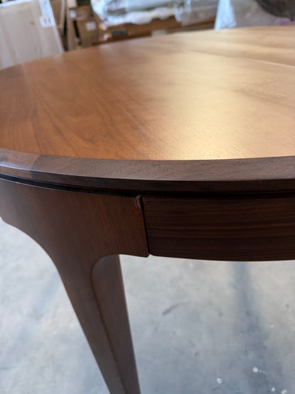 La Redoute AM.PM Sanara Walnut and Veneer Extendable Round Table 4 - 8 People