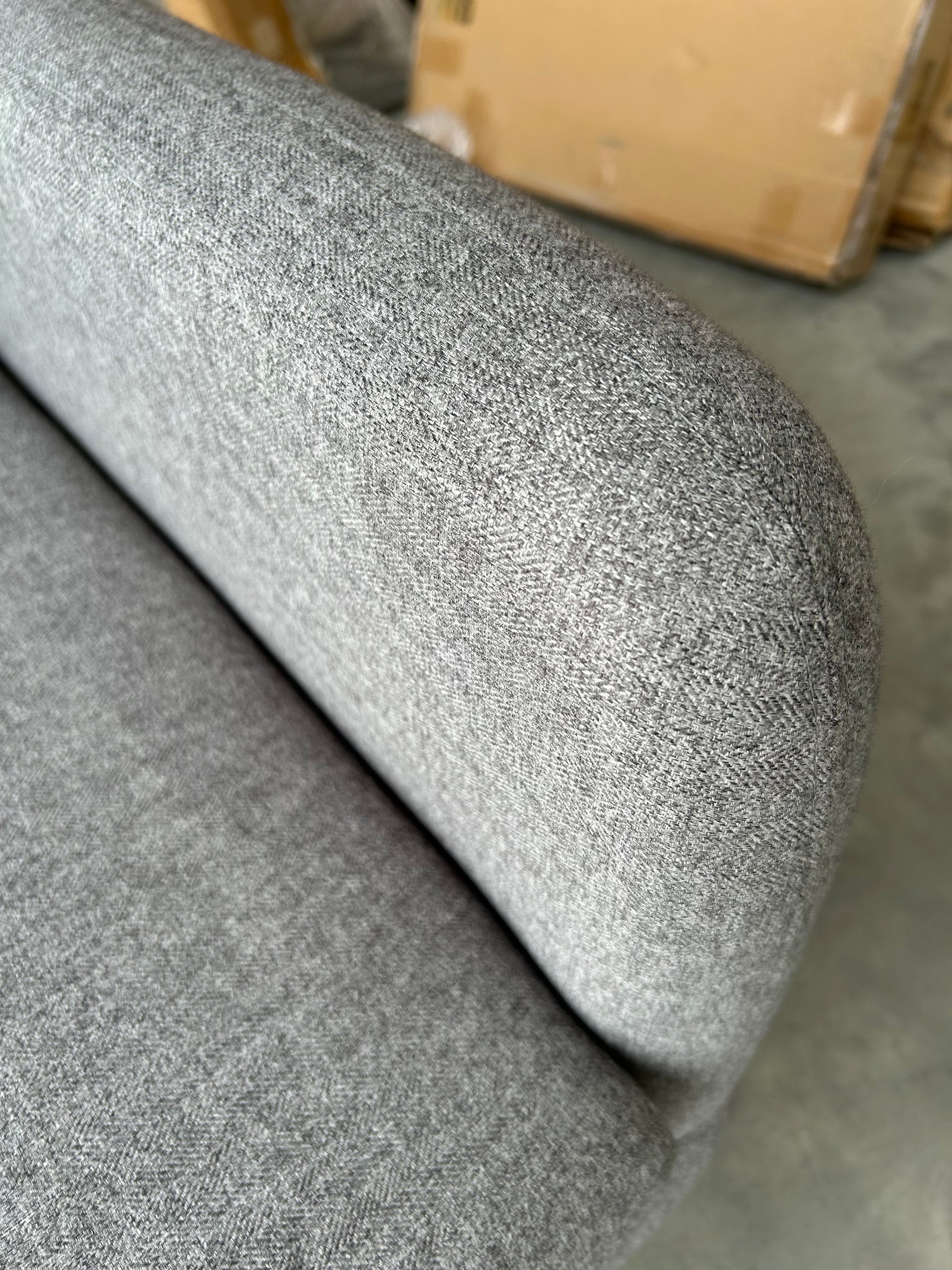 SWEEP LRG SAGA GREY LL - LIST