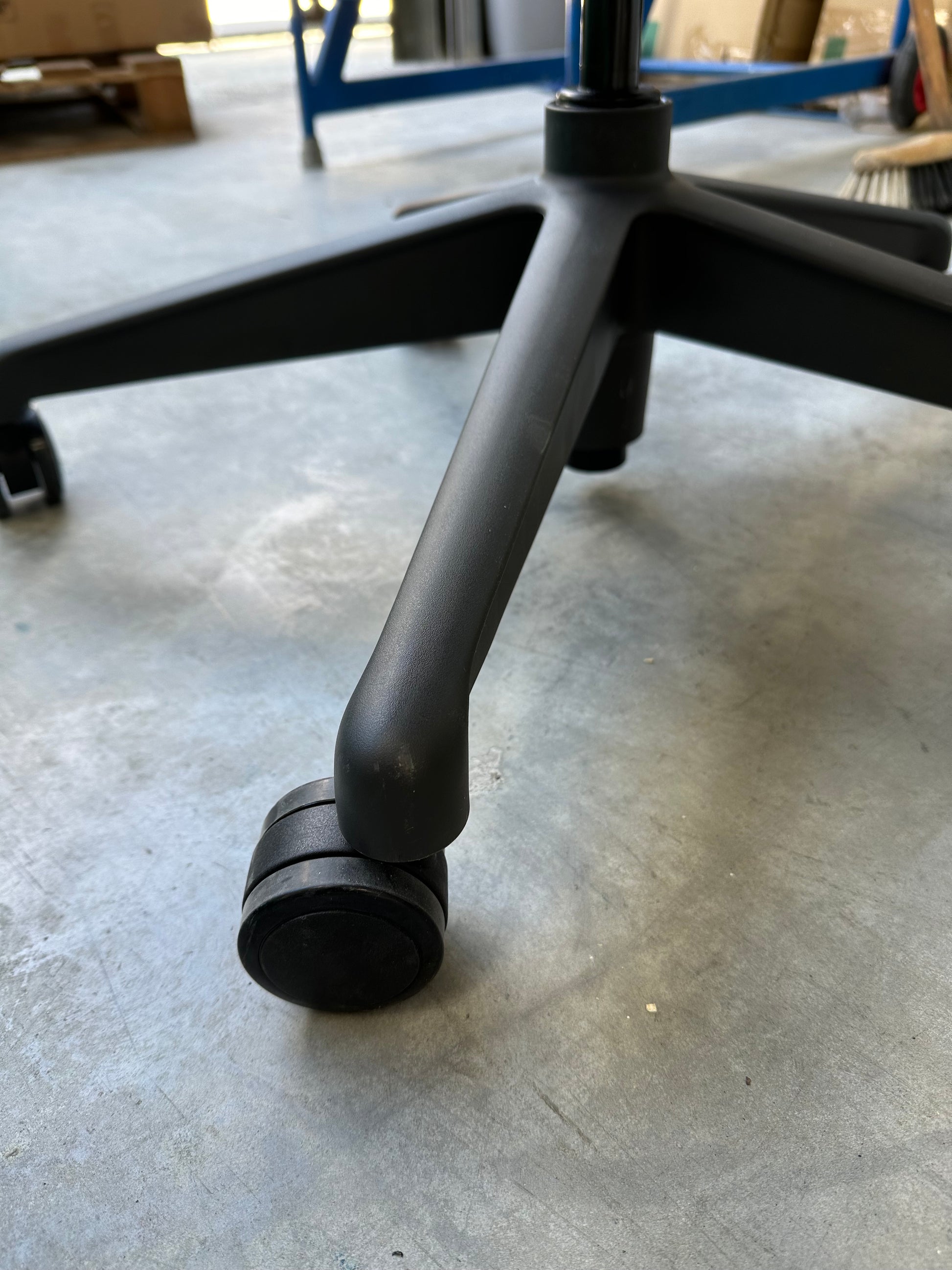 Herman Miller Aeron Office Chair, Graphite Size B