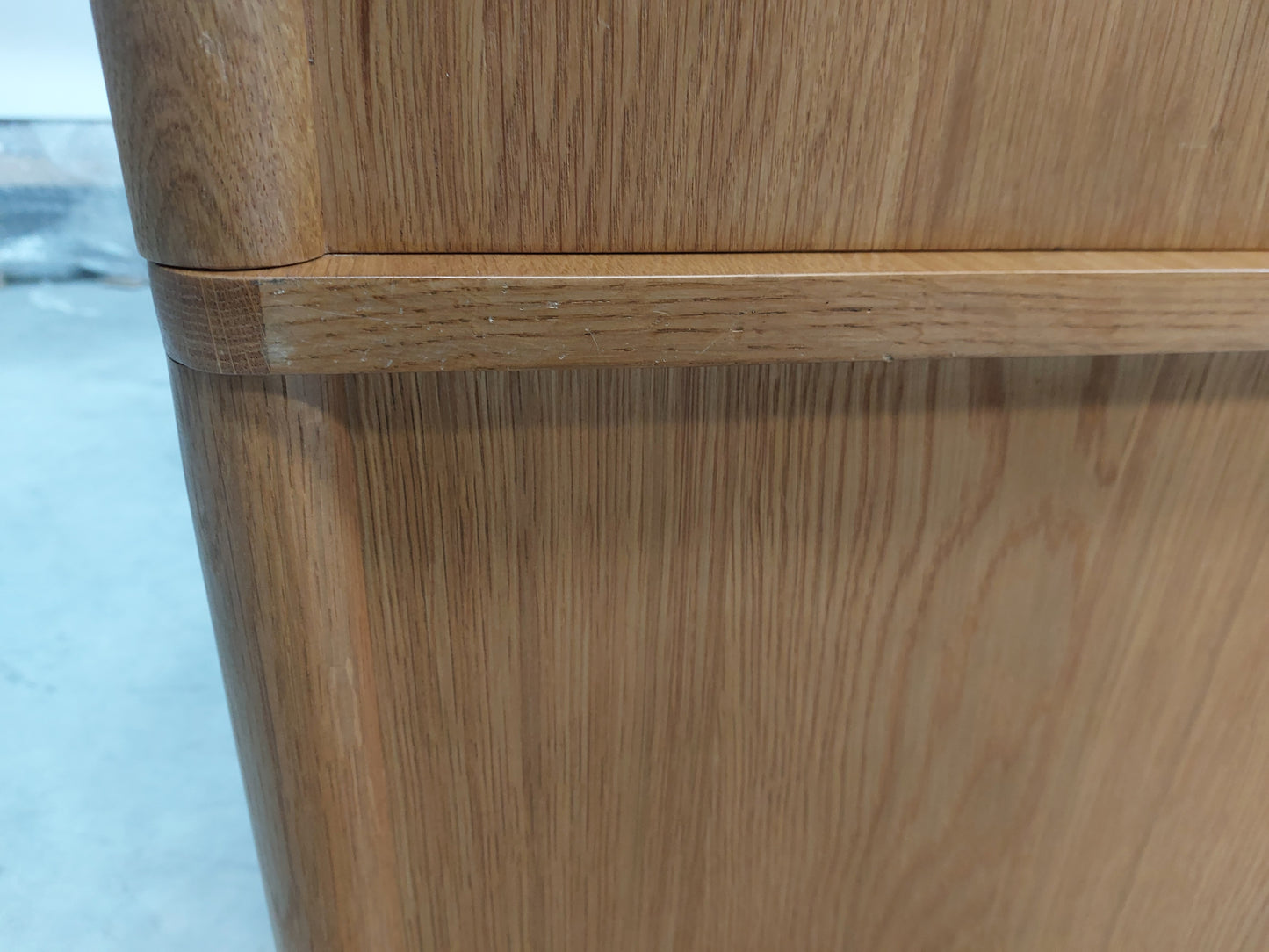 Find and list 80300405 spindle oak wardrobe