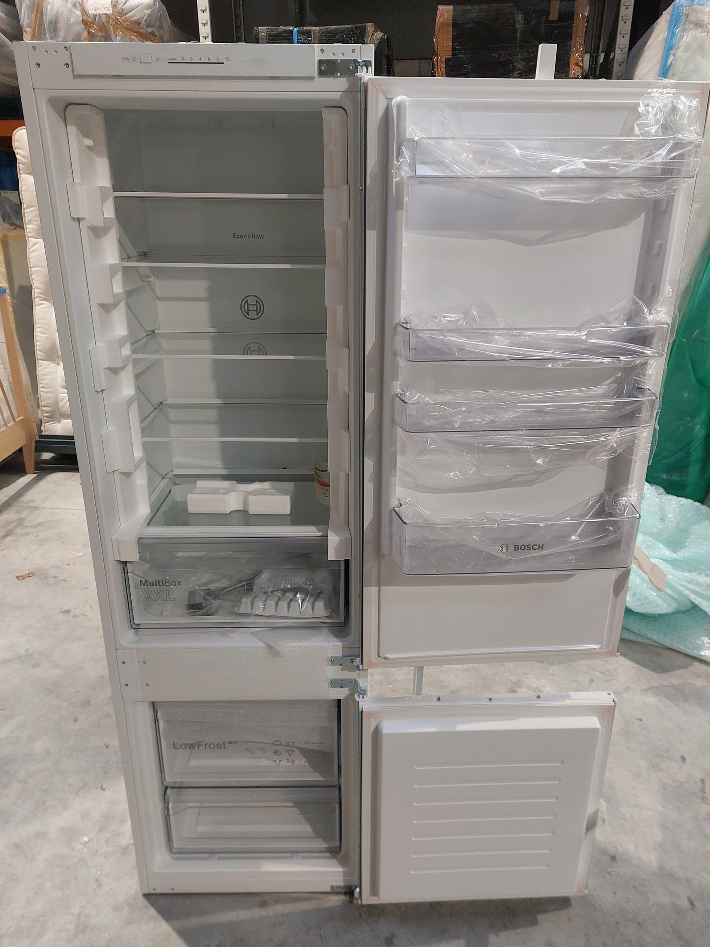 Bosch Series 2 KIV87NSE0G Integrated 70/30 Fridge Freezer, White