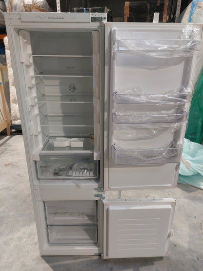 Bosch Series 2 KIV87NSE0G Integrated 70/30 Fridge Freezer, White