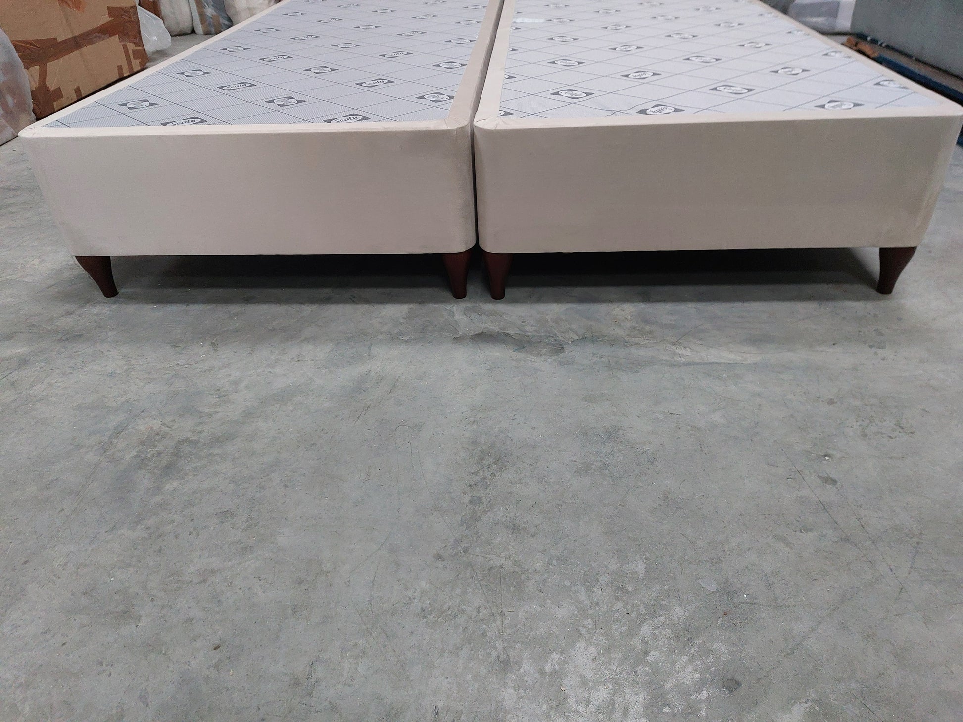 Sealy Posturepedic Exquisite 2 + 2 Drawer Divan Base, Rich Oak Legs Super King Size