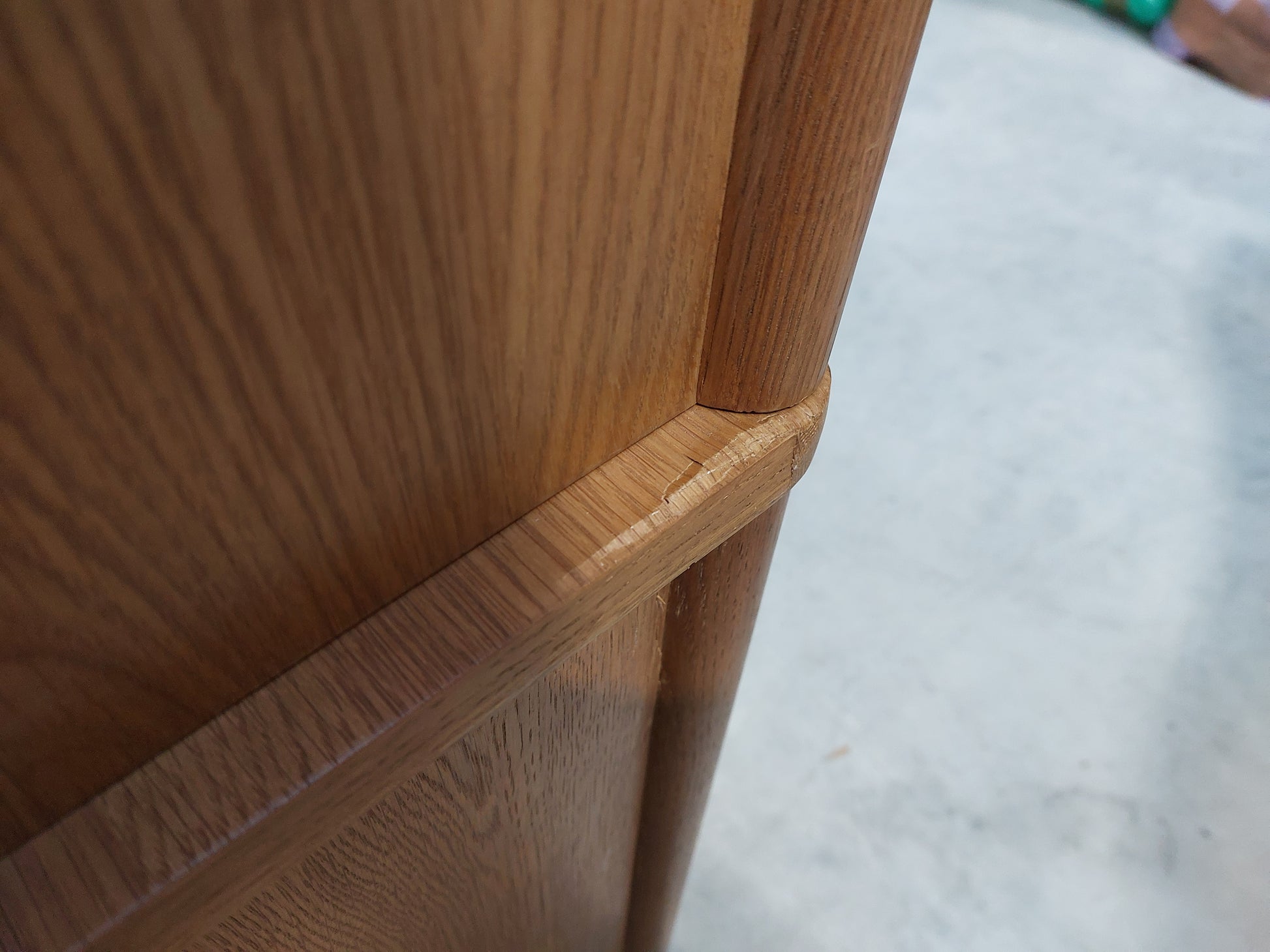 Find and list 80300405 spindle oak wardrobe