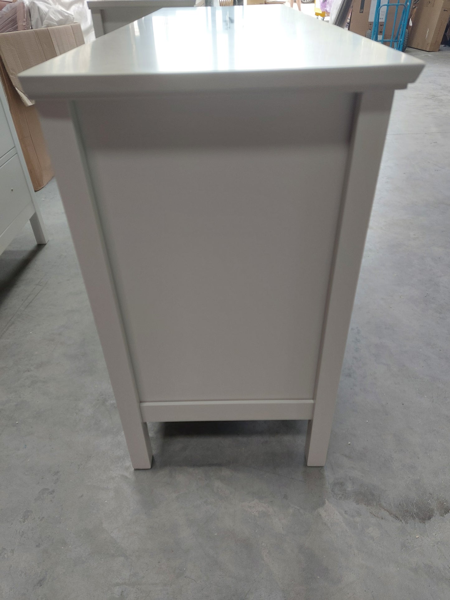 List - WILTON LINEN DRESSING TABLE