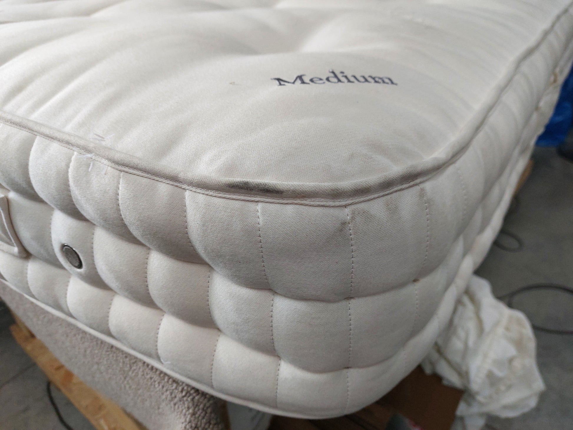 Vispring Plymouth Supreme 1200 Pocket Spring Mattress Medium & Soft Tension King Size