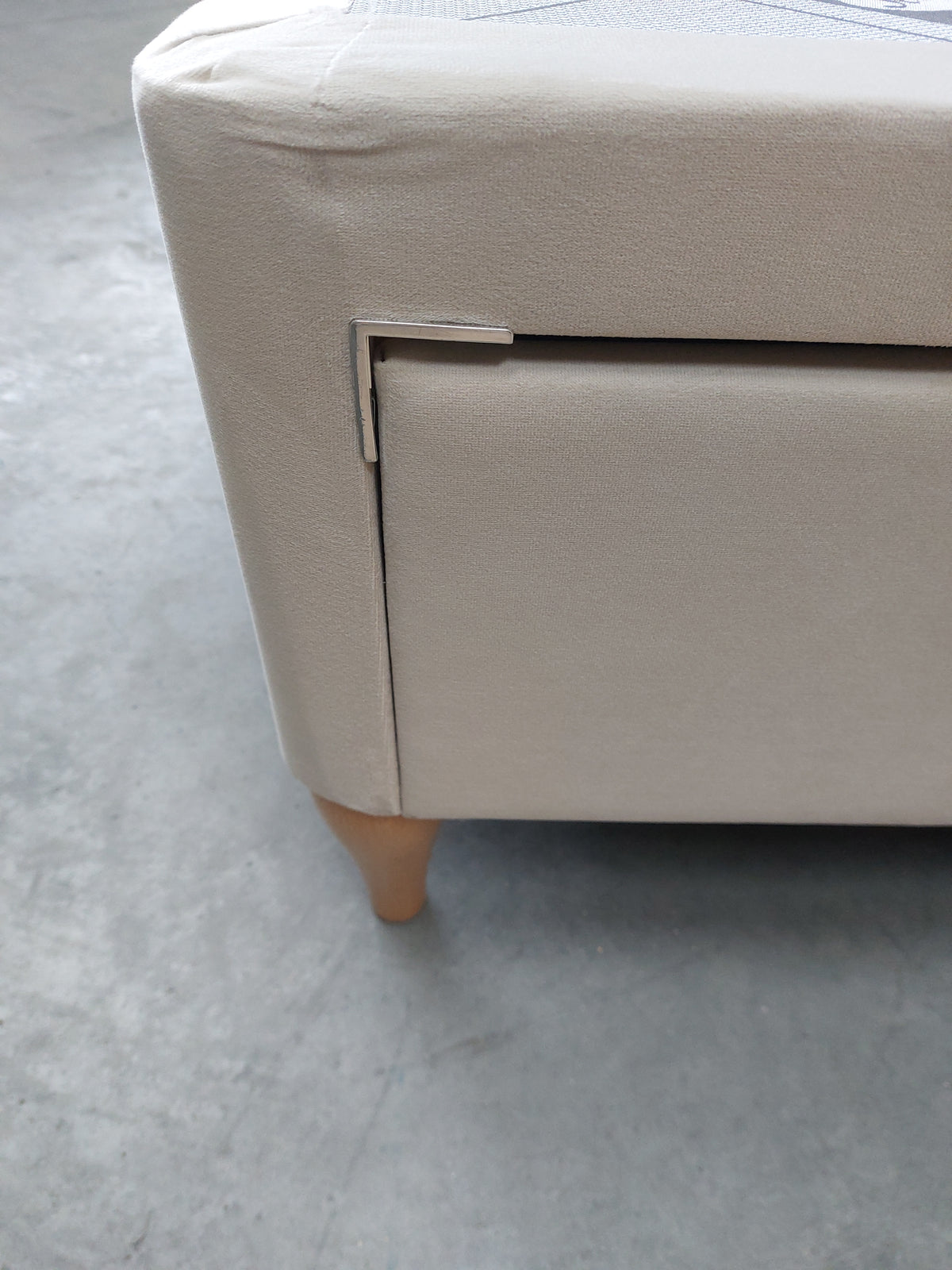 Sealy Posturepedic Exquisite 2 + 2 Drawer Divan Base, Natural Legs, Double, Almond