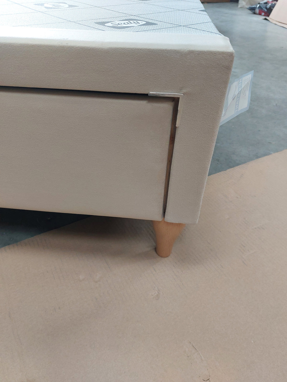 Sealy Posturepedic Exquisite 2 + 2 Drawer Divan Base, Natural Legs, Double, Almond