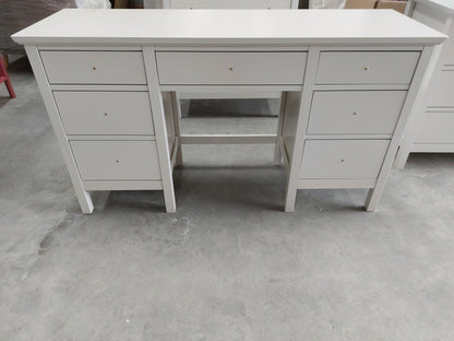 List - WILTON LINEN DRESSING TABLE