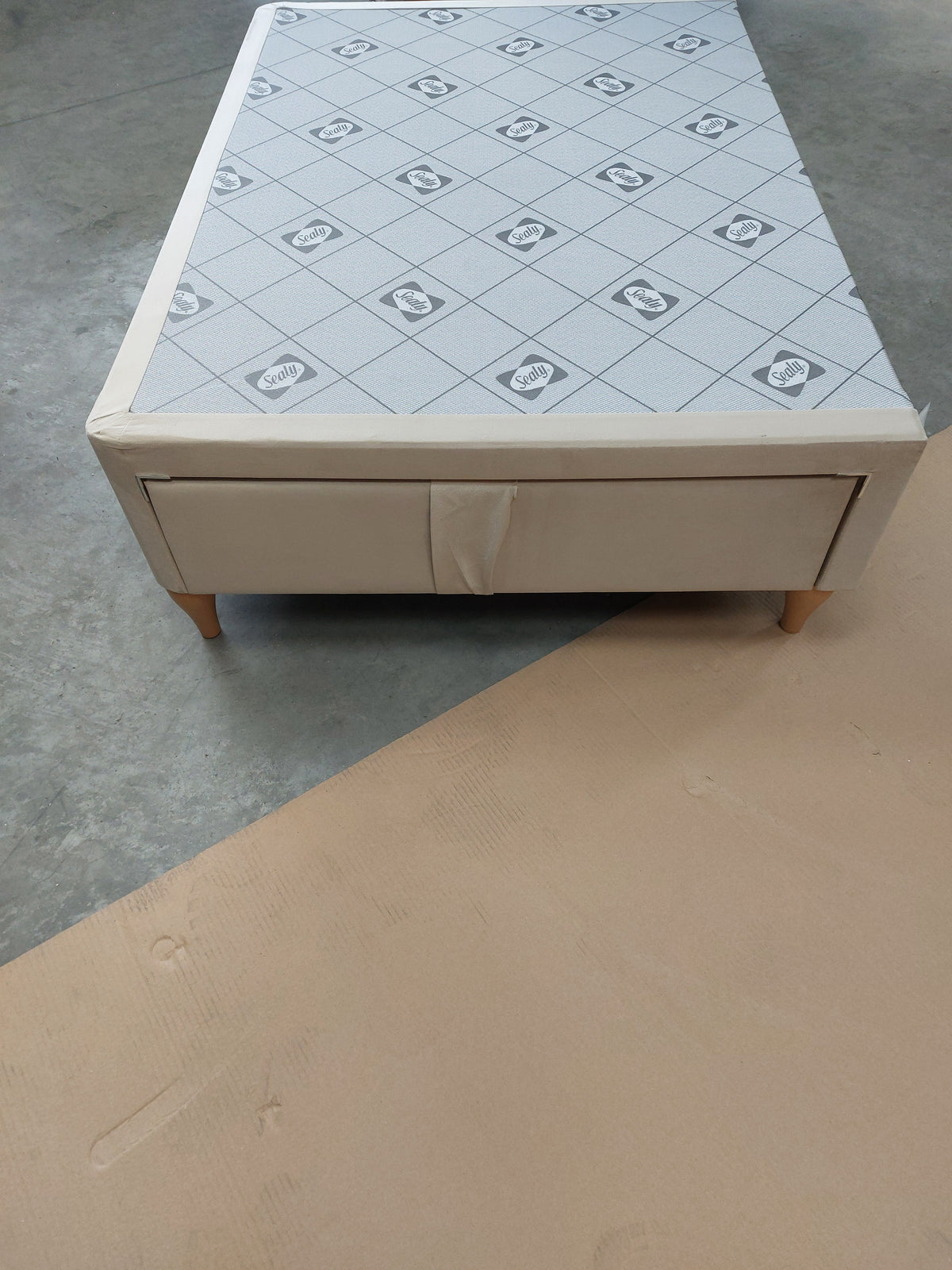 Sealy Posturepedic Exquisite 2 + 2 Drawer Divan Base, Natural Legs, Double, Almond
