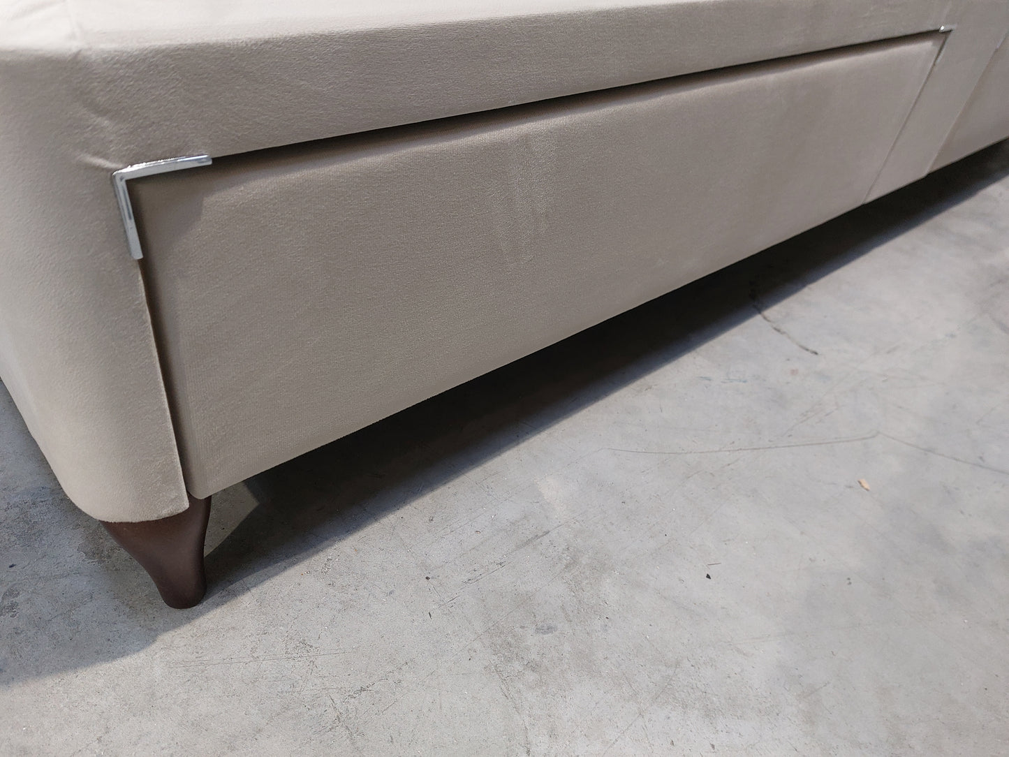 Sealy Posturepedic Exquisite 2 + 2 Drawer Divan Base, Rich Oak Legs Super King Size